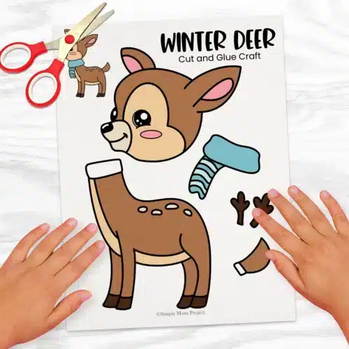 ✂️ This Winter Deer Craft is an engaging hands-on activity! Great for fine motor skills, screen-free fun, and winter bulletin board projects.